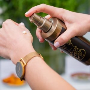 Přírodní zlatý elixír na nohy / Pure Gold Elixir For Feet – Margaret Dabbs London